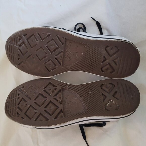 Women's Chuck Taylor Converse size 7 black low tops with 1.5" lift platform - Picture 5 of 11